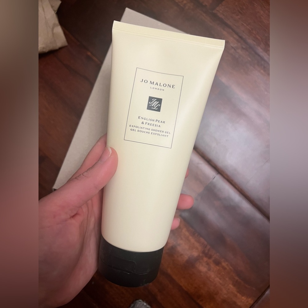 Jo Malone London English Pear & Freesia Exfoliating Shower Gel 6.7 OZ 198 ML New